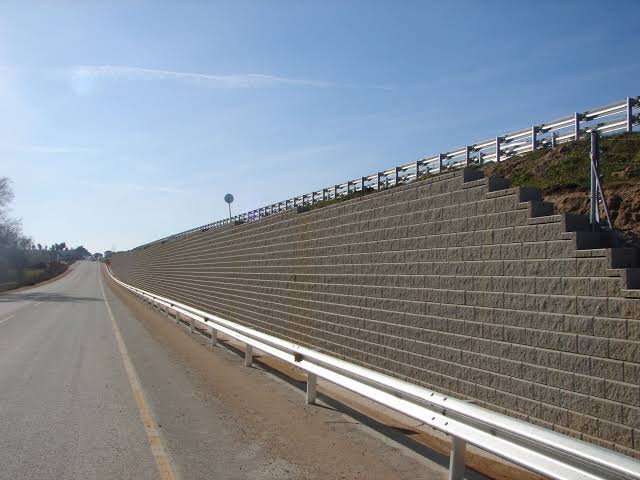 Construcción de muros de contención